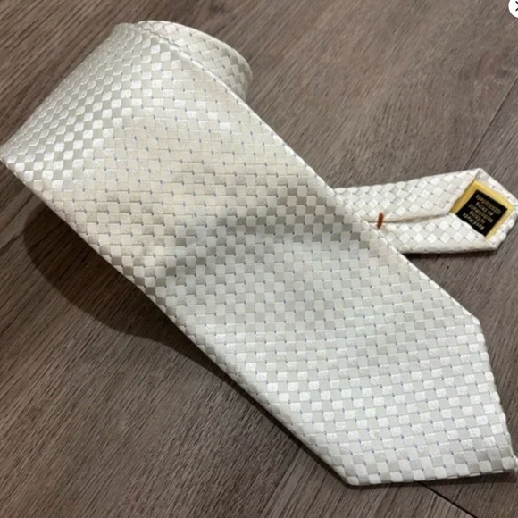 Donald J. Trump Signature Collection Handmade Ivory Silk Checkered Neck Tie - Picture 3 of 6